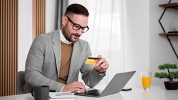 Credit cards vs. debit cards: Which should you use?